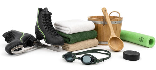 Schlittschuhe, Handtücher, Saunakübel, Schwimmbrille, Poolnudel und Puck