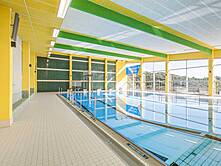 Hallenbad innen links