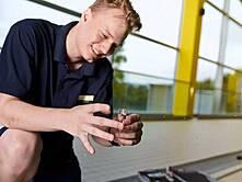 Auszubildender bei der Arbeit im Aquamathe